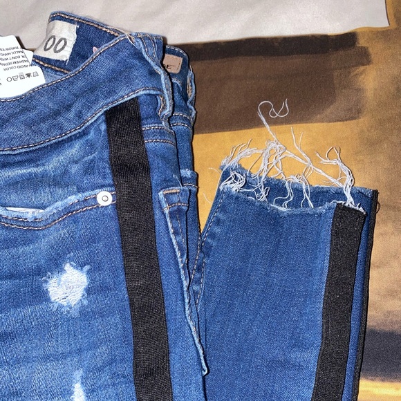 Skinny Jeans w: Black Detailing - Picture 2 of 3